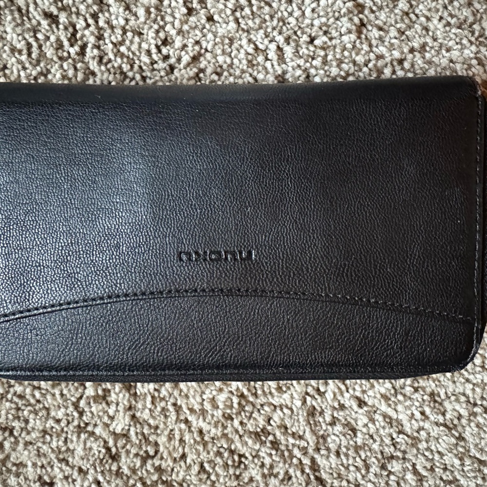 Coach Elegant Black Leather Wallet